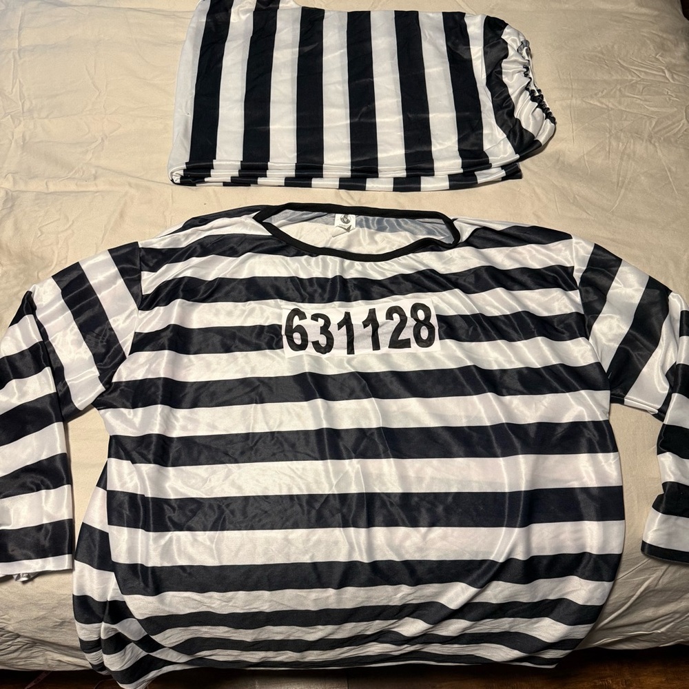 Man's prison costume fits up to 6 foot two, 300 pounds